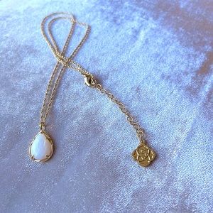 Kendra Scott Kiri Teardrop Pendant - Ivory Mother of Pearl